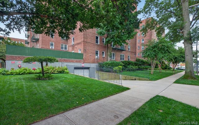 36 Cathedral Avenue 4F, Hempstead, NY 11550