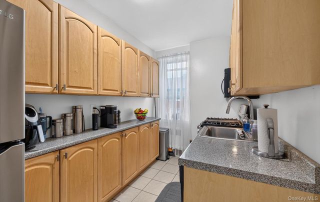 36 Cathedral Avenue 4F, Hempstead, NY 11550