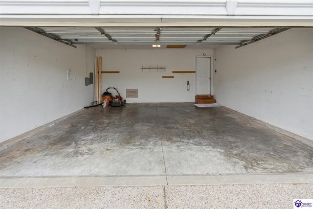 5908 Saddle Blanket Drive, Louisville, KY 40219