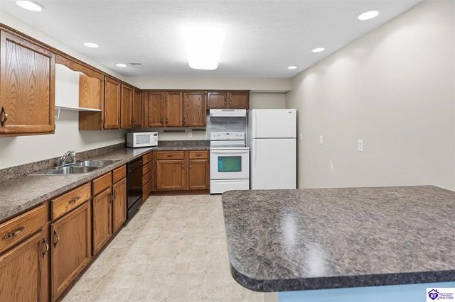 5908 Saddle Blanket Drive, Louisville, KY 40219