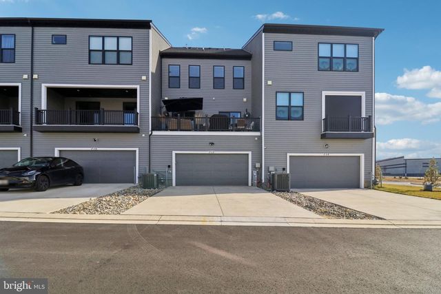 717 FAIRMONT DR, Bowie, MD 20716