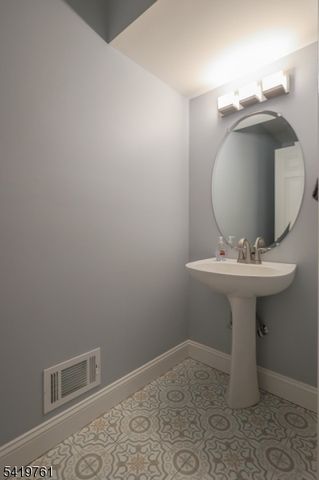 20 Forsgate Ter, Clinton Twp., NJ 08801