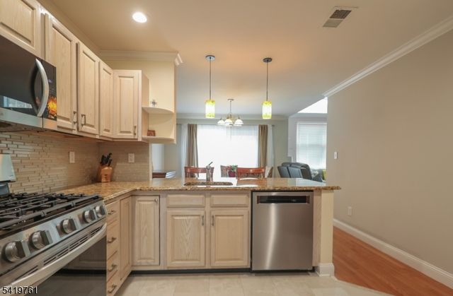 20 Forsgate Ter, Clinton Twp., NJ 08801