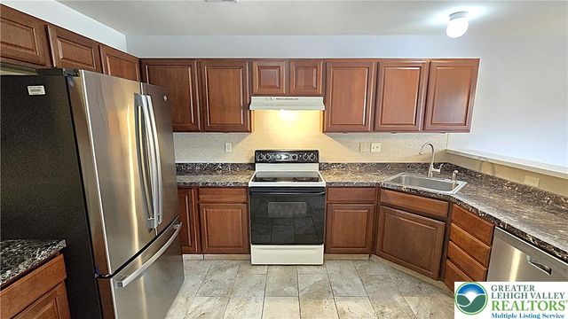 6668 Pioneer Drive, Lower Macungie Twp, PA 18062
