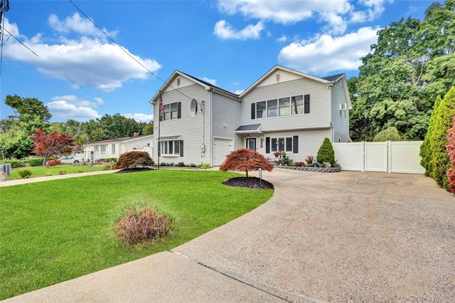 420 Dare Road, Selden, NY 11784