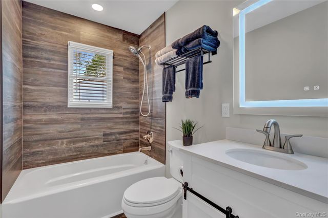 420 Dare Road, Selden, NY 11784