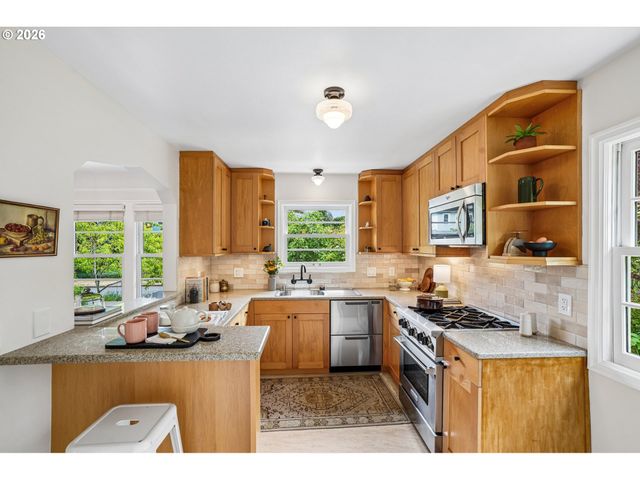 6343 Ne MALLORY Ave, Portland, OR 97211