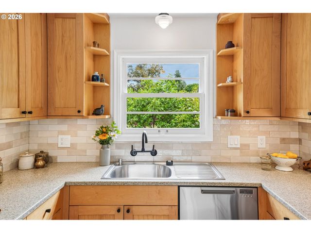 6343 Ne MALLORY Ave, Portland, OR 97211