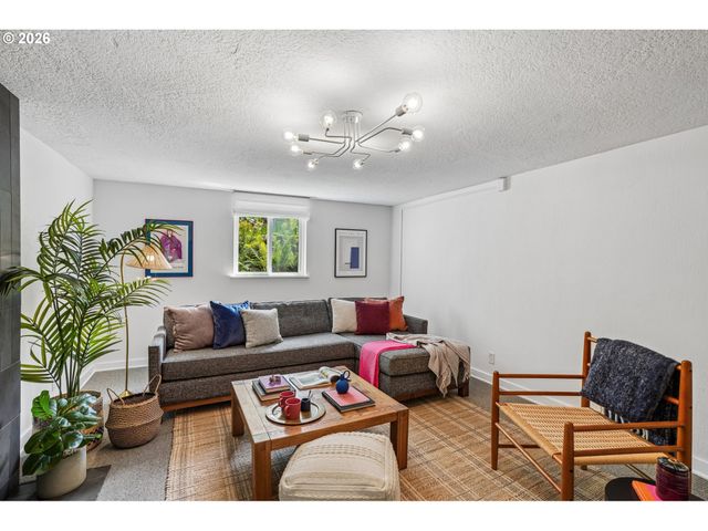 6343 Ne MALLORY Ave, Portland, OR 97211