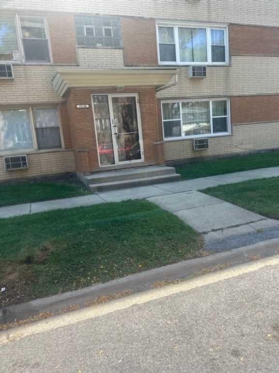 10100 S Pulaski Road 1E, Oak Lawn, IL 60453
