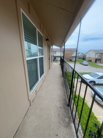 1104 Southmoor Drive B, Arlington, TX 76010