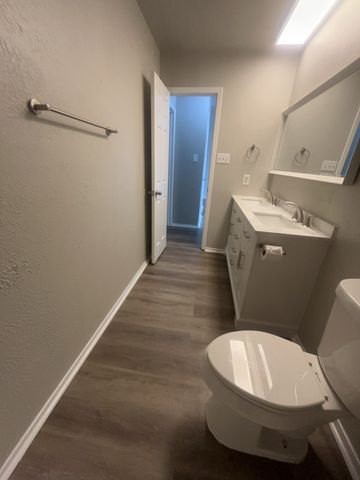 1104 Southmoor Drive B, Arlington, TX 76010