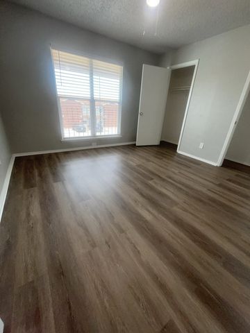 1104 Southmoor Drive B, Arlington, TX 76010