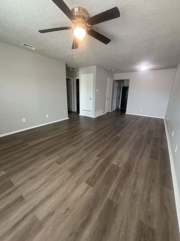 1104 Southmoor Drive B, Arlington, TX 76010