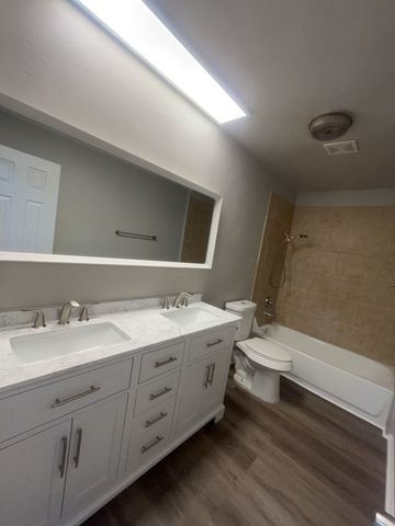 1104 Southmoor Drive B, Arlington, TX 76010