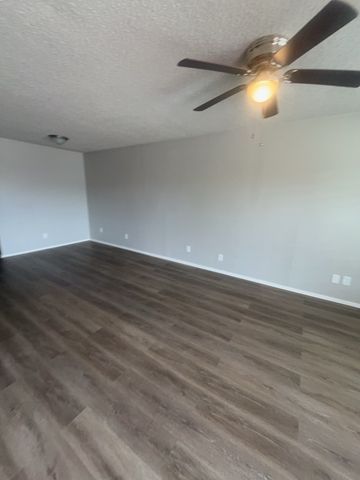 1104 Southmoor Drive B, Arlington, TX 76010