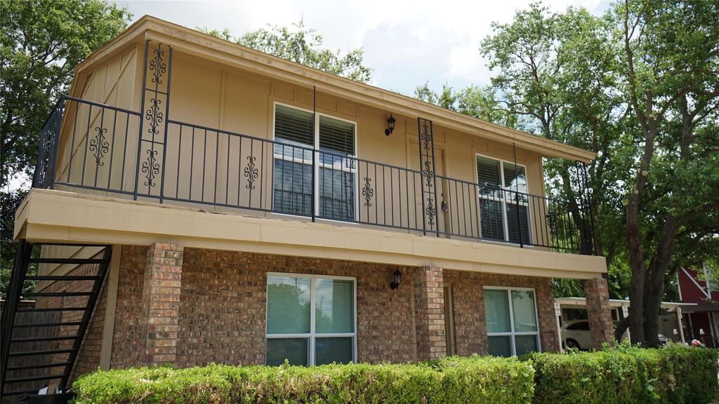 1104 Southmoor Drive B, Arlington, TX 76010