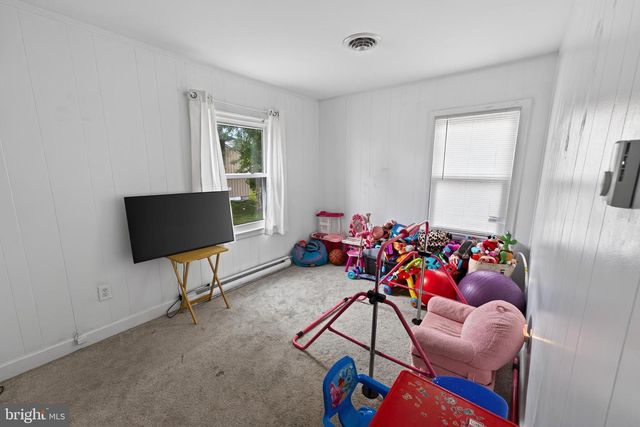 1 E MILBY ST, Harrington, DE 19952