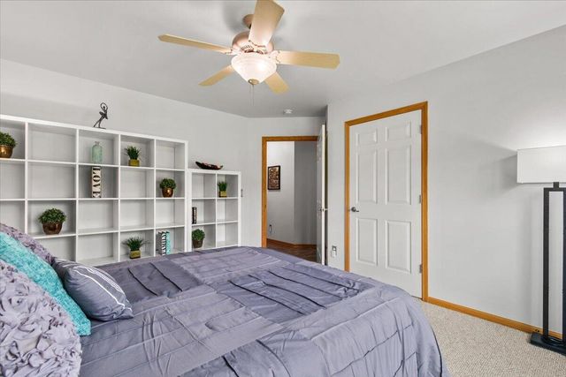 1990 Hummingbird DRIVE, Jackson, WI 53037