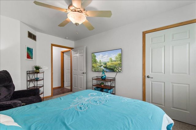 1990 Hummingbird DRIVE, Jackson, WI 53037
