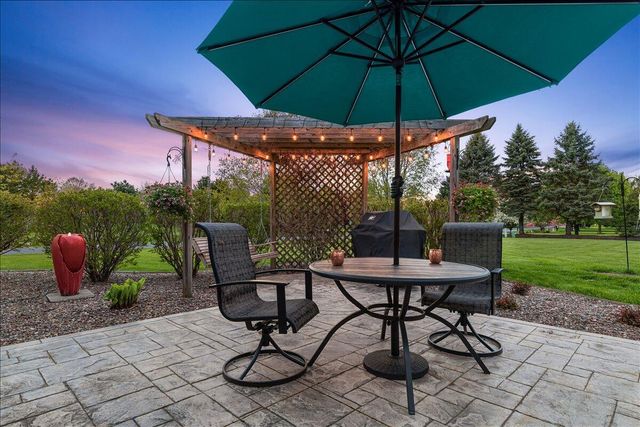 1990 Hummingbird DRIVE, Jackson, WI 53037
