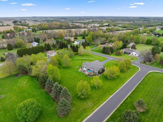 1990 Hummingbird DRIVE, Jackson, WI 53037