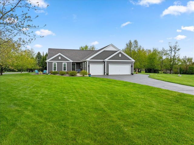 1990 Hummingbird DRIVE, Jackson, WI 53037