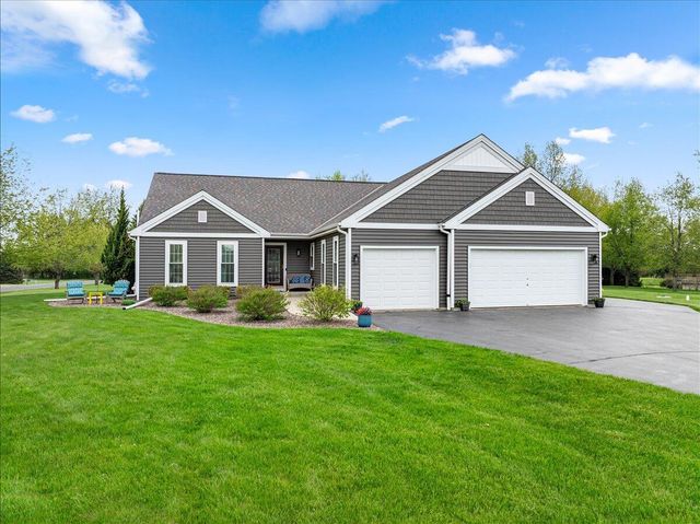 1990 Hummingbird DRIVE, Jackson, WI 53037