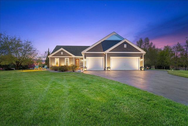 1990 Hummingbird DRIVE, Jackson, WI 53037