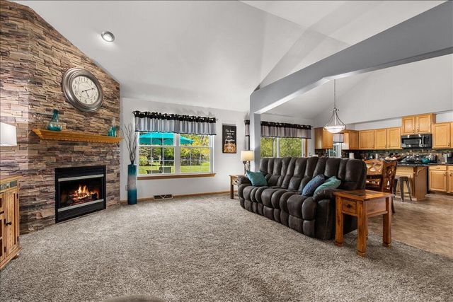 1990 Hummingbird DRIVE, Jackson, WI 53037