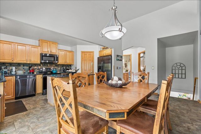 1990 Hummingbird DRIVE, Jackson, WI 53037