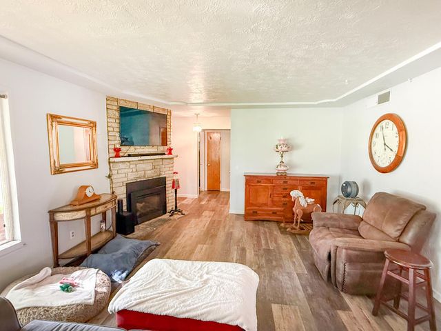 2708 N Maple Avenue, Fresno, CA 93703