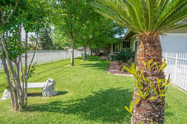 2708 N Maple Avenue, Fresno, CA 93703