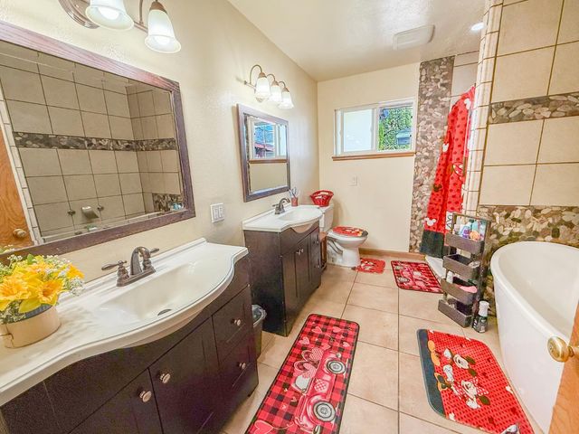 2708 N Maple Avenue, Fresno, CA 93703