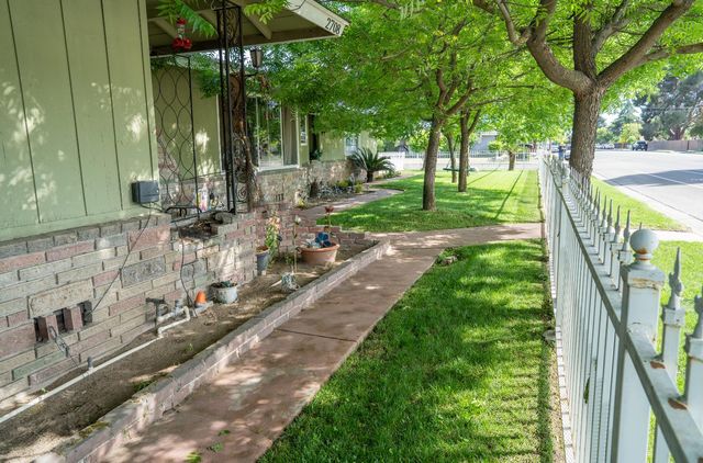 2708 N Maple Avenue, Fresno, CA 93703