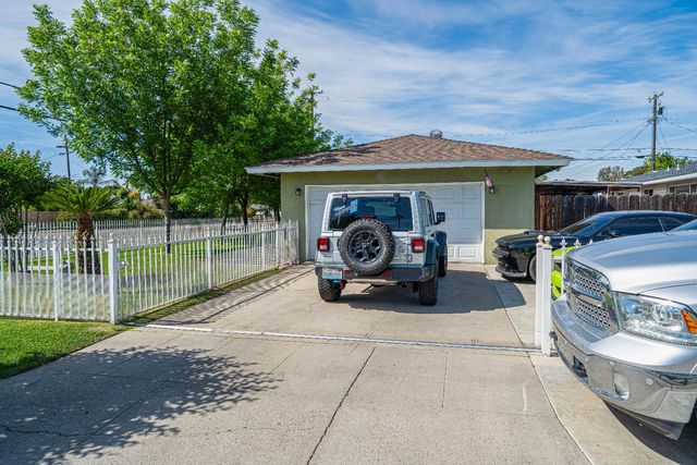 2708 N Maple Avenue, Fresno, CA 93703