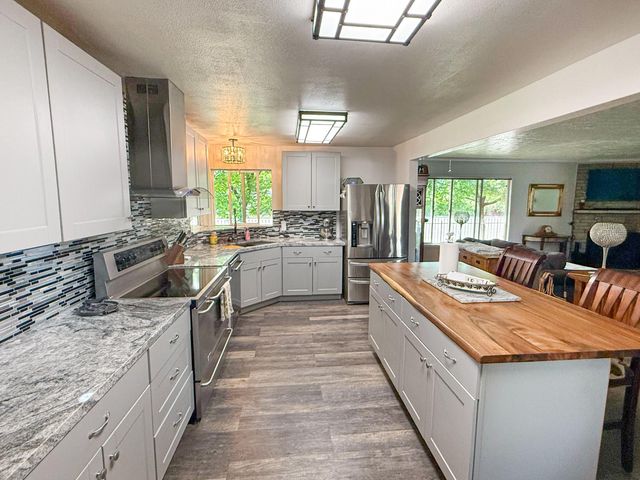 2708 N Maple Avenue, Fresno, CA 93703