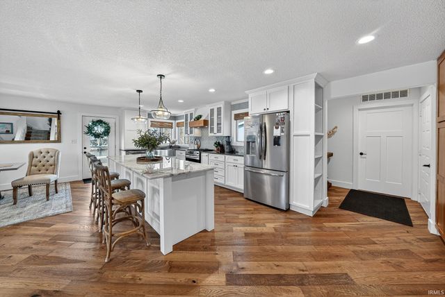 6611 N. Kalorama Rd., Leesburg, IN 46538