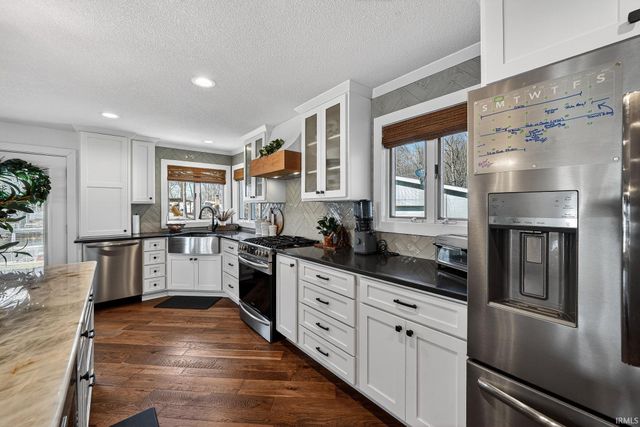 6611 N. Kalorama Rd., Leesburg, IN 46538