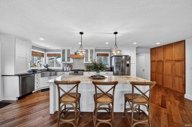 6611 N. Kalorama Rd., Leesburg, IN 46538