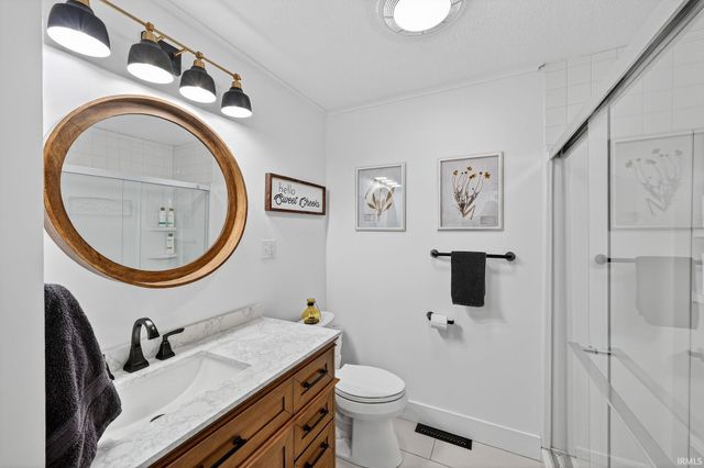 6611 N. Kalorama Rd., Leesburg, IN 46538