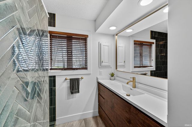 6611 N. Kalorama Rd., Leesburg, IN 46538