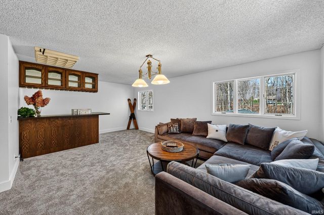 6611 N. Kalorama Rd., Leesburg, IN 46538