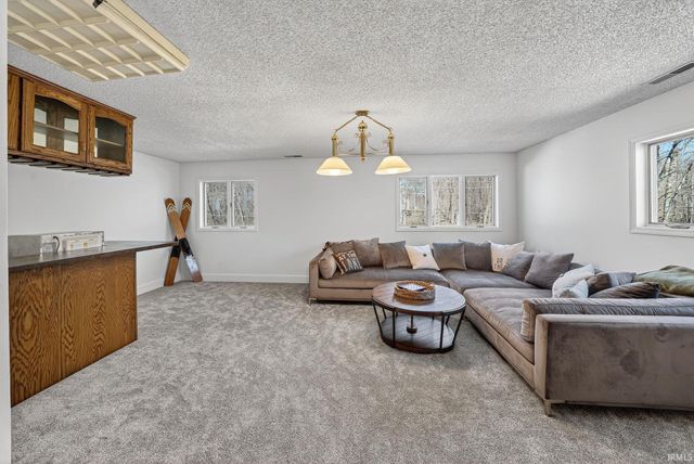 6611 N. Kalorama Rd., Leesburg, IN 46538