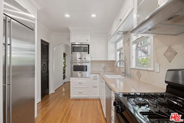 10762 Wellworth Avenue, Los Angeles, CA 90024