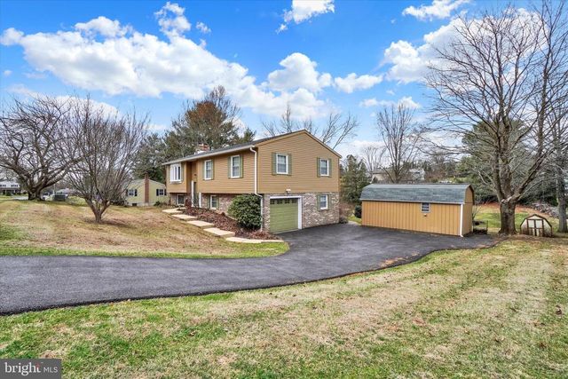 16 DICKINSON CT, New Freedom, PA 17349