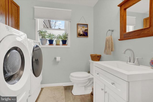 16 DICKINSON CT, New Freedom, PA 17349