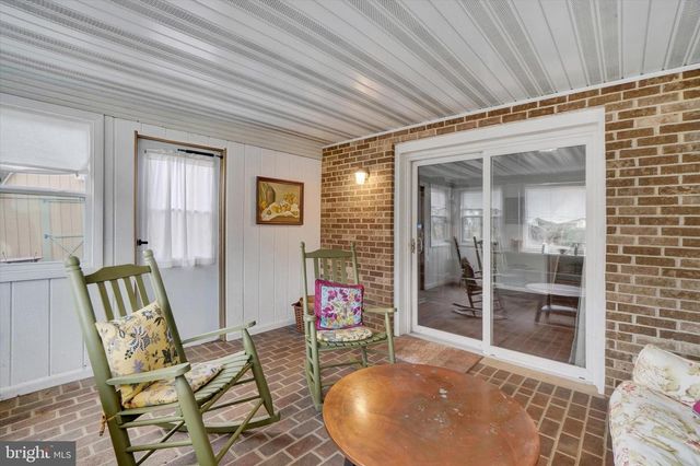 16 DICKINSON CT, New Freedom, PA 17349