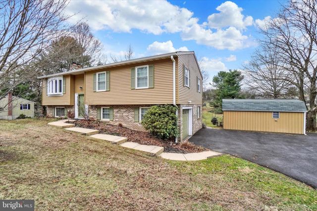 16 DICKINSON CT, New Freedom, PA 17349