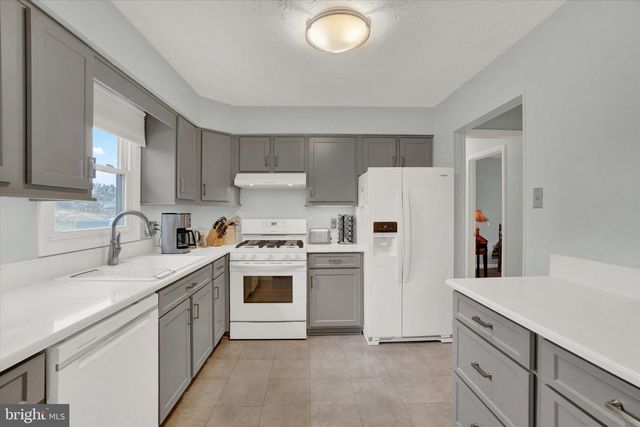 16 DICKINSON CT, New Freedom, PA 17349